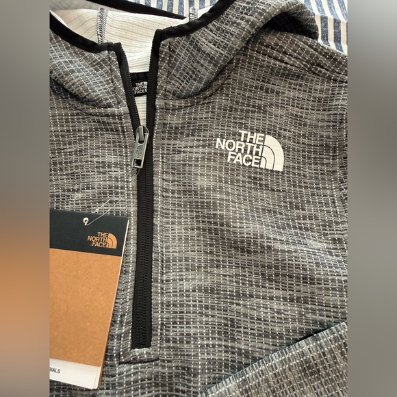 The North Face Kids Black and Gray Jacket - Picture 6 of 13